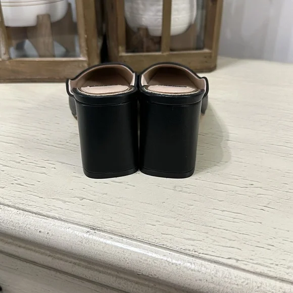 NWT White House Black Market black faux leather snake skin design mules sz 6 - Picture 4 of 6